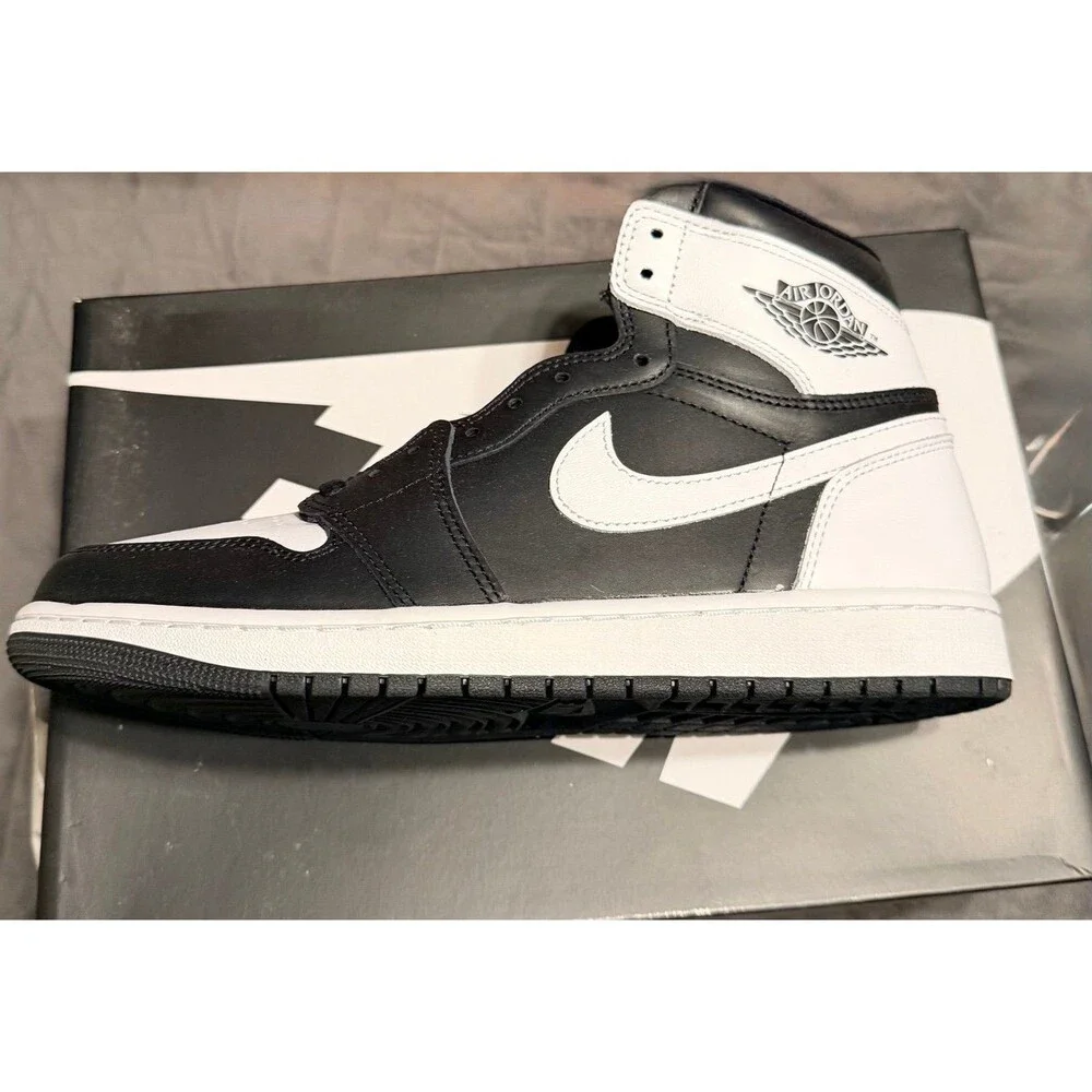 Nike Air Jordan 1 Retro High OG Black White Size 12